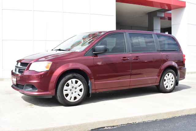 Used 2017 Dodge Grand Caravan SE with VIN 2C4RDGBG6HR640987 for sale in Quincy, IL