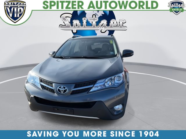 Used 2013  Toyota XLE image 3
