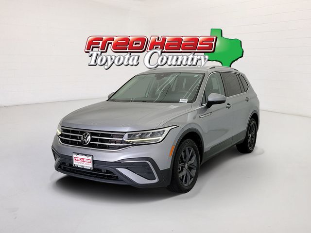 Pyrite Silver Metallic 2022 Volkswagen Tiguan SUV / Crossover Front-Wheel Drive 8-Speed Automatic