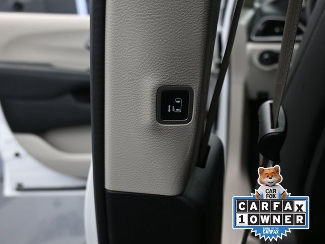 2023 Chrysler Pacifica Touring L photo