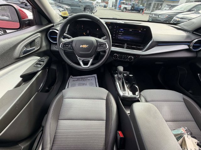 Used 2024 Chevrolet Trax SUV