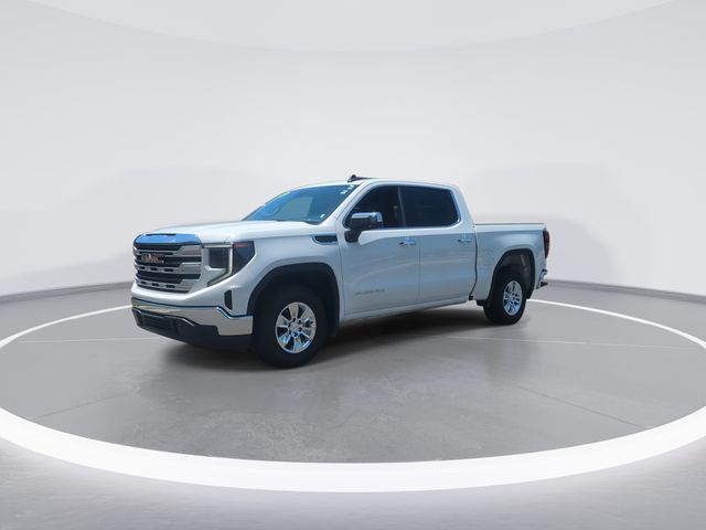 Used 2024 White GMC SLE image 4