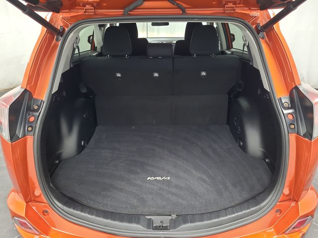 2016 – Toyota – RAV4
