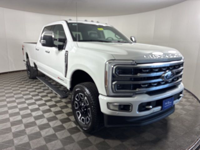 Star White Metallic Tri-Coat 2024 Ford F-350 Super Duty Platinum Crew Cab 4WD Pickup Truck Four-Wheel Drive Automatic