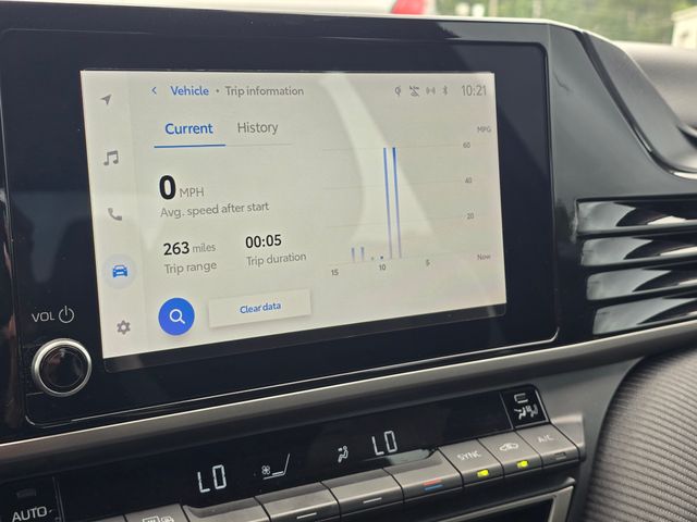 2025 Toyota Camry SE:169133B