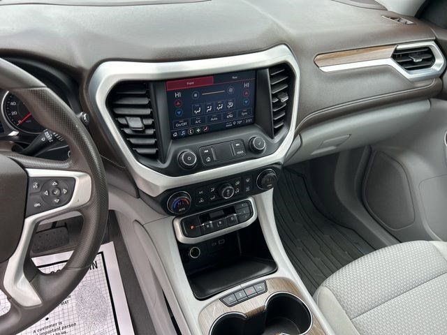 2022 GMC Acadia SLE photo