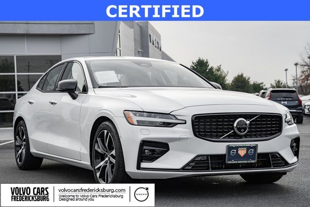 2024 Volvo S60 B5 Plus Dark Theme AWD