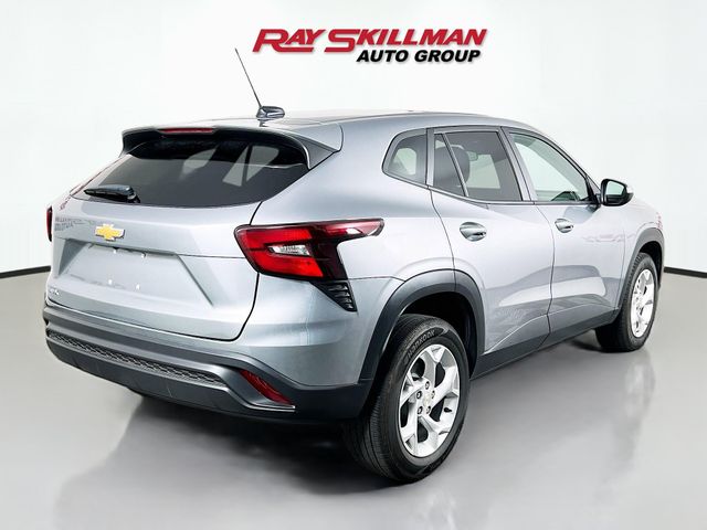 Used 2025 Gray Chevrolet LS image 7