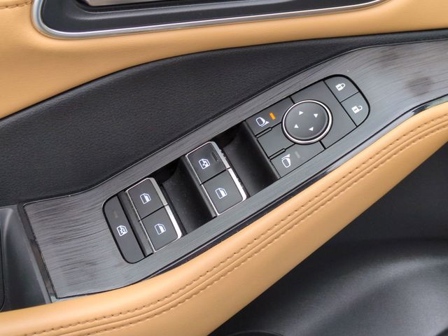Used 2021 White Nissan Platinum image 13