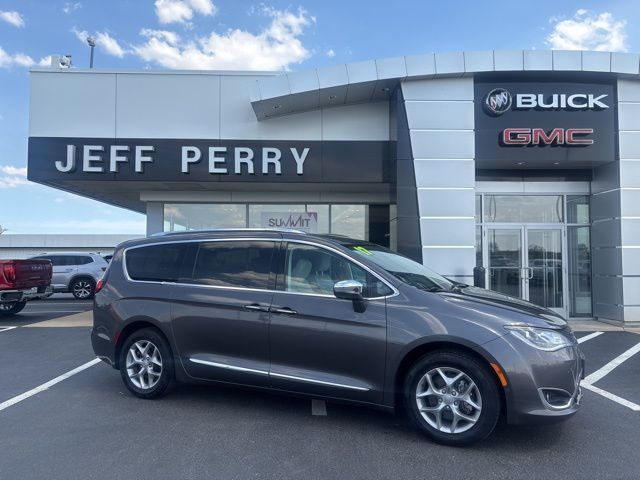 2017 Chrysler Pacifica Limited photo