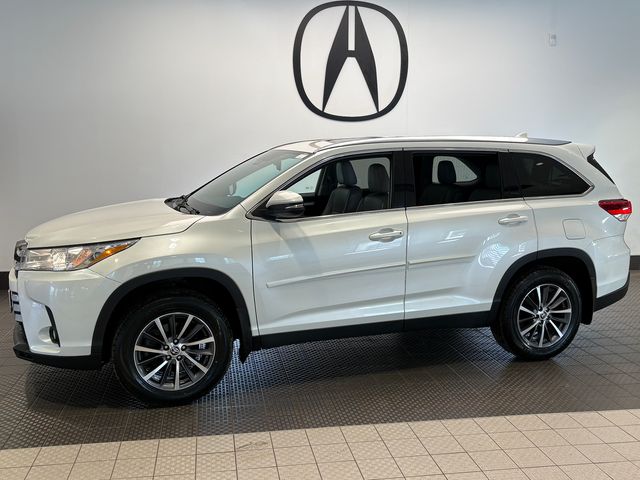 Used 2019 White Toyota XLE image 3