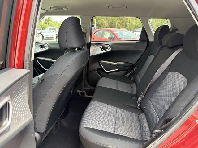 2024 Kia Soul LX - Photo 14