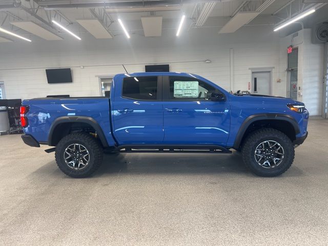 View vehicle photo 4