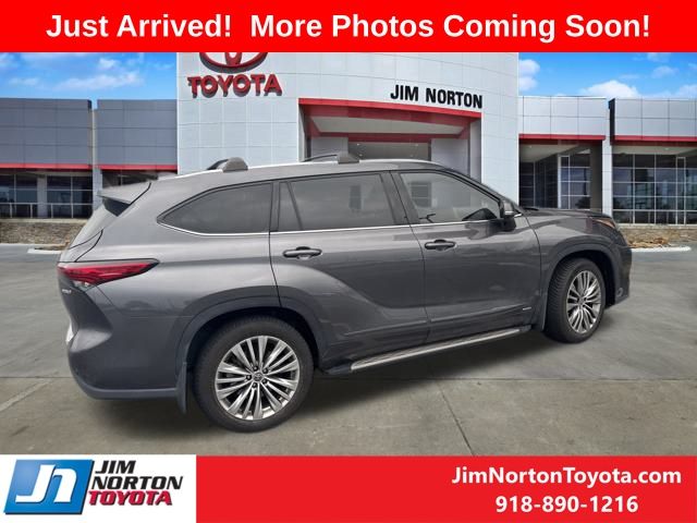 Used 2022 Toyota Highlander Platinum with VIN 5TDEBRCH0NS082077 for sale in Tulsa, OK
