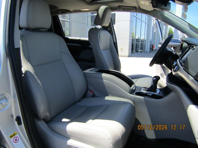 used 2019 Toyota Highlander car, priced at $25,499
