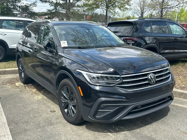 Deep Black Pearl 2024 Volkswagen Tiguan SUV / Crossover Front-Wheel Drive 8-Speed Automatic