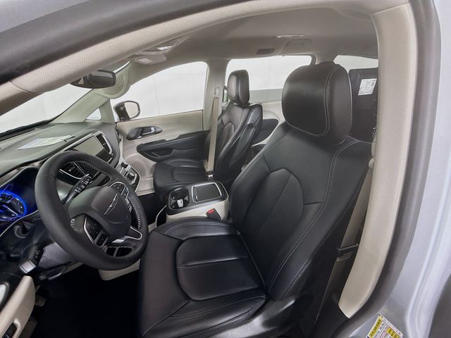 Used 2024 Chrysler Pacifica Van