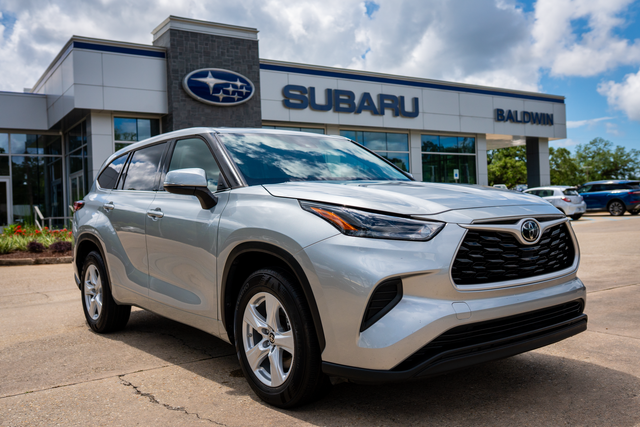 Celestial Silver Metallic 2022 Toyota Highlander L FWD SUV / Crossover Front-Wheel Drive 8-Speed Automatic