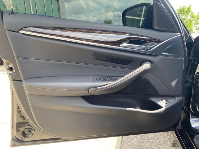 2022 BMW 5 Series 530i xDrive - Jet Black exterior view 10