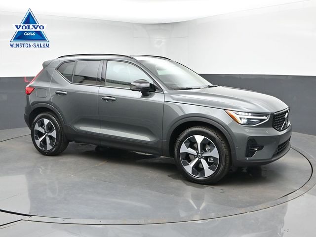 Forest Lake 2026 Volvo XC40 SUV / Crossover All-Wheel Drive Automatic