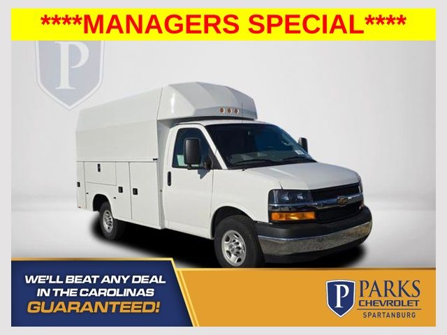 Summit White 2025 Chevrolet Express Chassis Van Rear-Wheel Drive 8-Speed Automatic