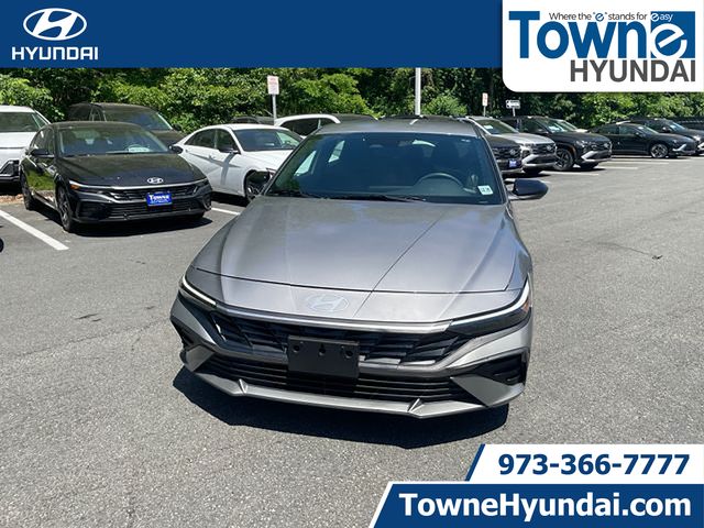 Fluid Metal 2025 Hyundai Elantra SEL Sport FWD Sedan Front-Wheel Drive Continuously Variable Transmission