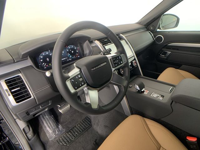 2025 Land Rover Discovery Dynamic SE 14