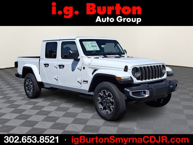 Bright White Clearcoat 2026 Jeep Gladiator Pickup Truck Four-Wheel Drive 8-Speed Automatic