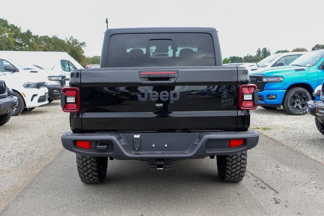 new 2025 Jeep Gladiator car, priced at $43,625