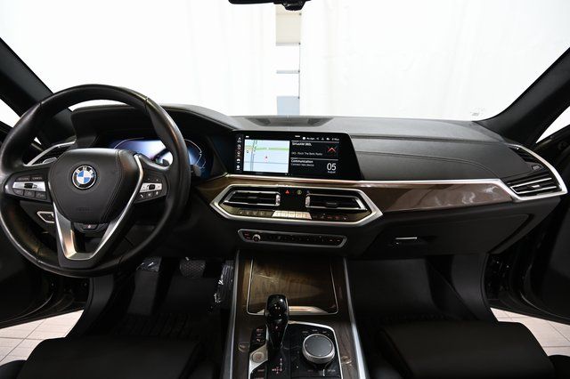 Used 2022 Black BMW xDrive40i image 2