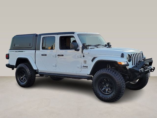 Bright White Clearcoat 2022 Jeep Gladiator Pickup Truck Four-Wheel Drive 8-Speed Automatic