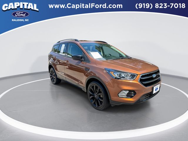 Used 2017 Red Ford SE image 2