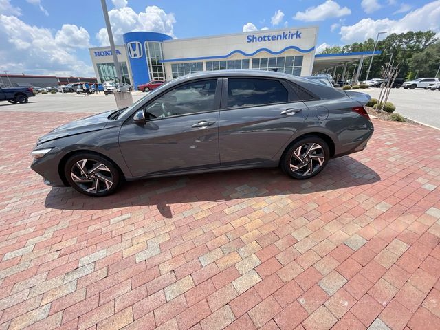 Used 2025 Hyundai Elantra Sedan