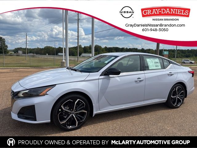 2025 Nissan Altima SR's photo