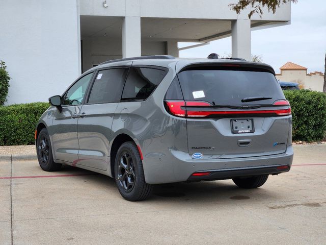 2025 Chrysler Pacifica Hybrid Select 3