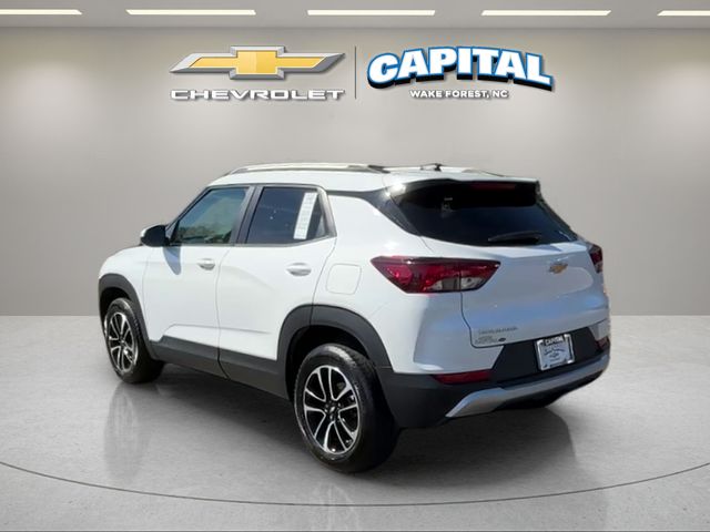 Used 2025 White Chevrolet LT image 3