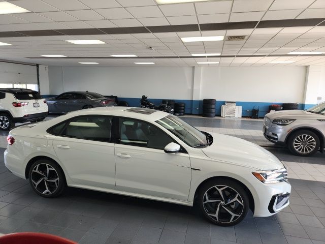 2021 Volkswagen Passat 2.0T R-Line photo