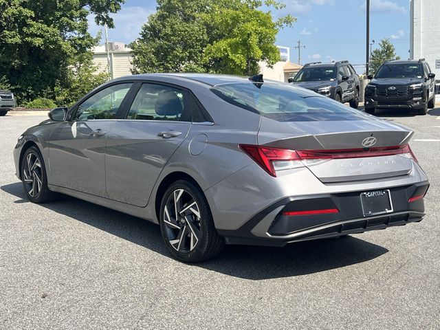 Used 2025 Silver Hyundai SEL Convenience image 11