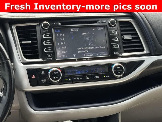 2019 Toyota Highlander Limited Platinum Silver at River Oaks CDJR