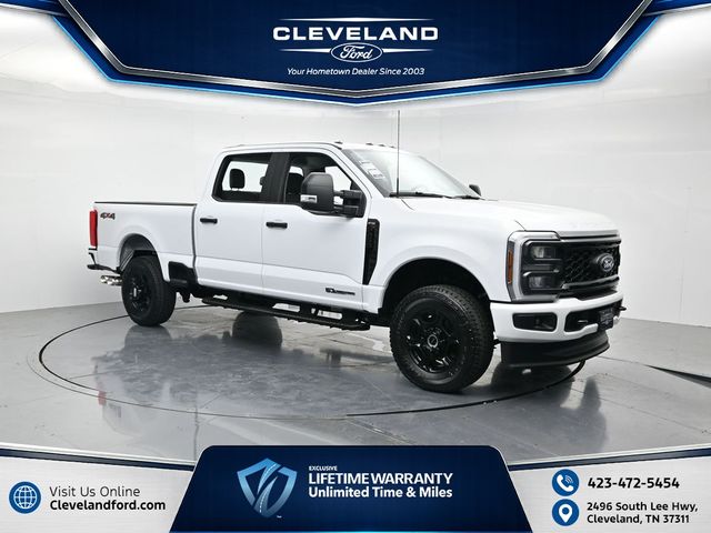 Oxford White 2026 Ford F-250 Super Duty Pickup Truck Four-Wheel Drive Automatic