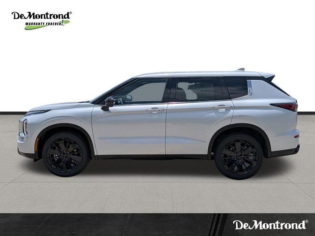 2026 Mitsubishi Outlander LE White at North Houston Mitsubishi
