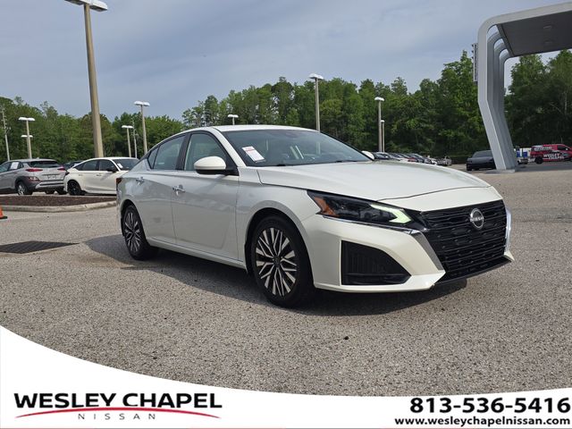 Pearl White 2024 Nissan Altima 2.5 SV FWD Sedan Front-Wheel Drive Continuously Variable Transmission