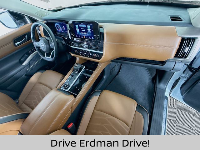Used 2025 Nissan Pathfinder SUV