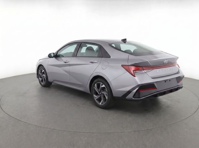 Used 2025 Silver Hyundai SEL Sport image 7