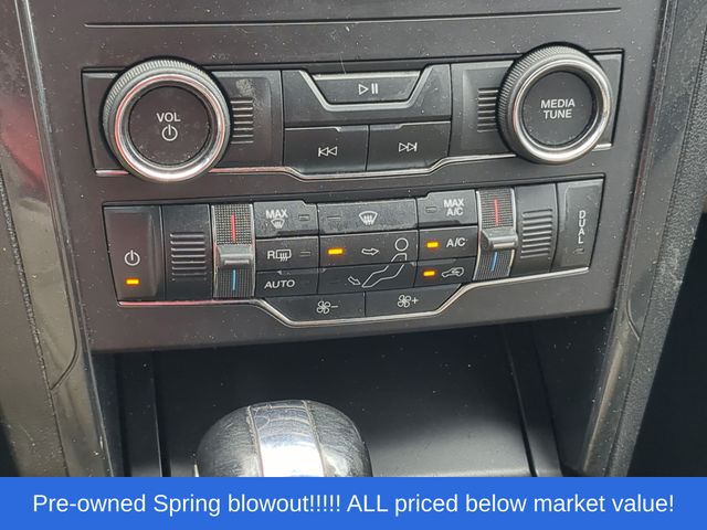 Used 2019 White Platinum Clearcoat Metallic Ford XLT image 33