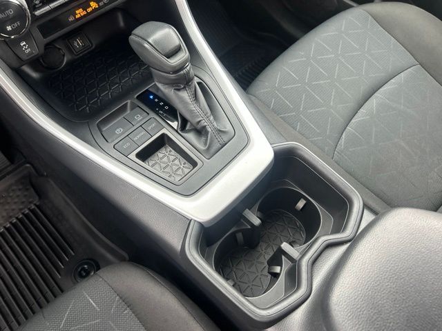 2025 Toyota RAV4 XLE - Photo 26