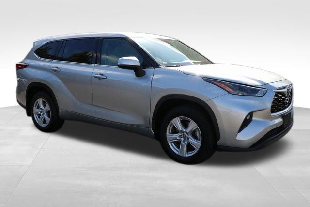 2022 Toyota Highlander LE 17