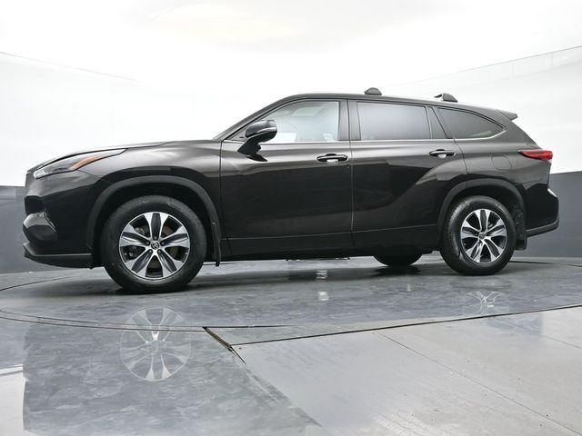 2022 Toyota Highlander XLE 35