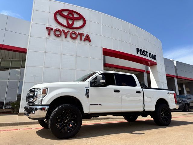Oxford White 2022 Ford F-250 Super Duty XLT Crew Cab 4WD Pickup Truck Four-Wheel Drive Automatic