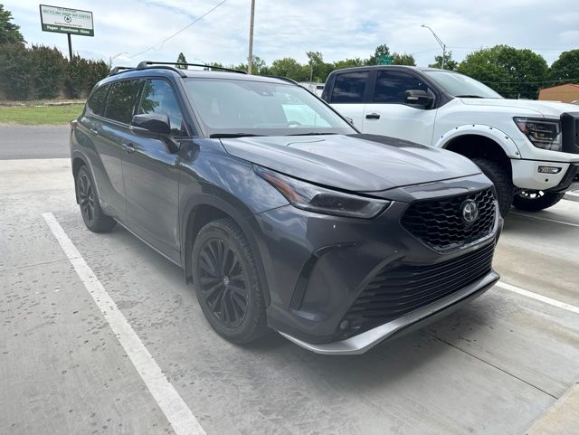 Magnetic Gray Metallic 2023 Toyota Highlander XSE FWD SUV / Crossover Front-Wheel Drive 8-Speed Automatic